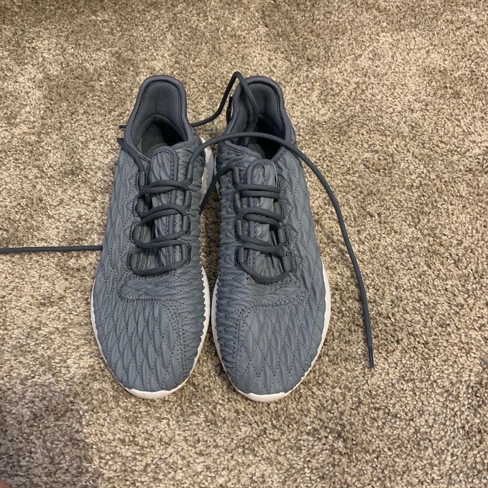 Women’s Adidas tennis shoes